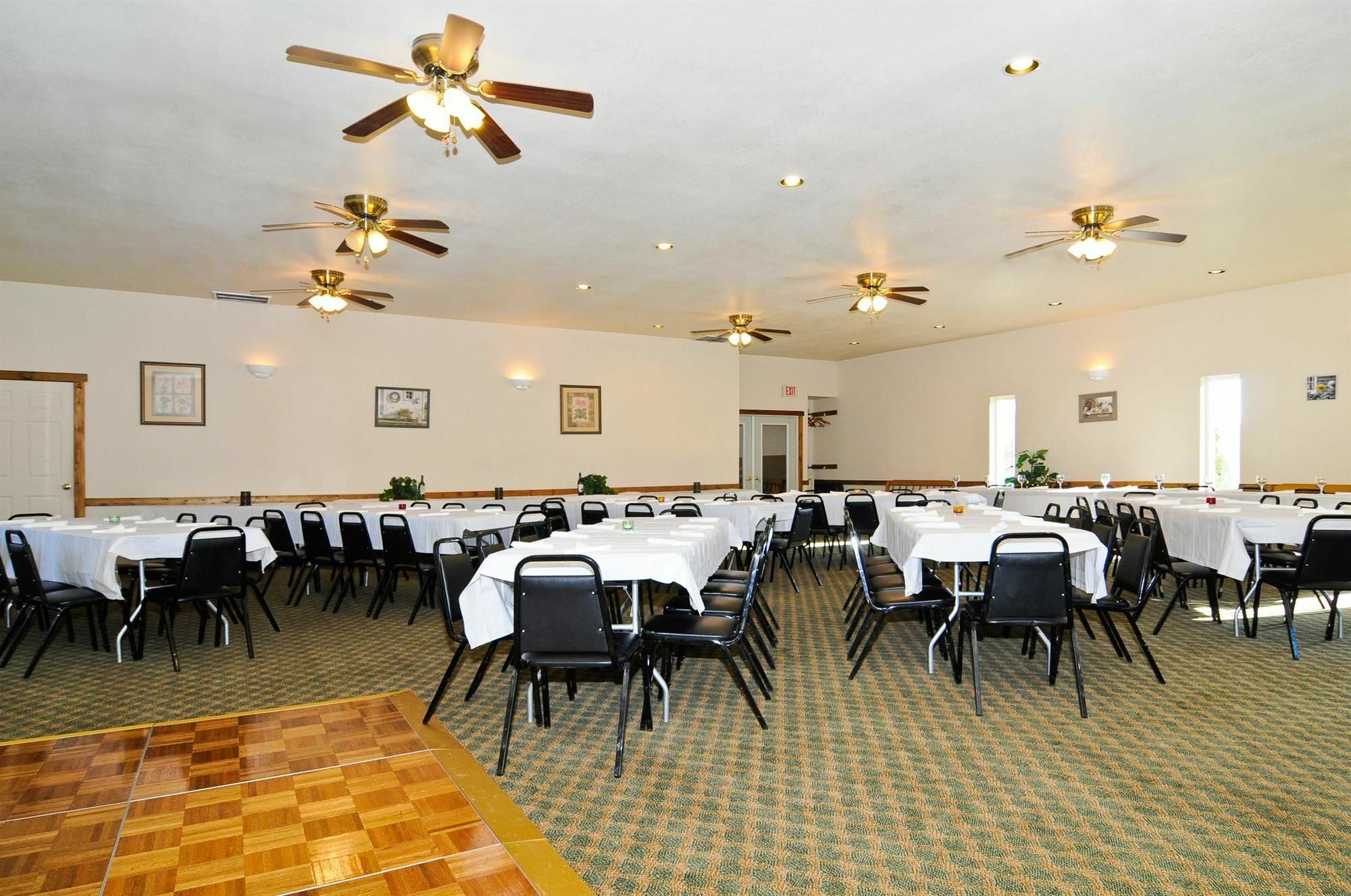 Surestay Plus Hotel By Best Western Berkeley Springs Restaurant bilde