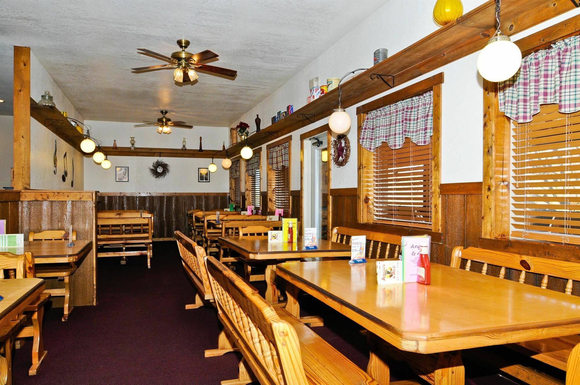 Surestay Plus Hotel By Best Western Berkeley Springs Restaurant bilde